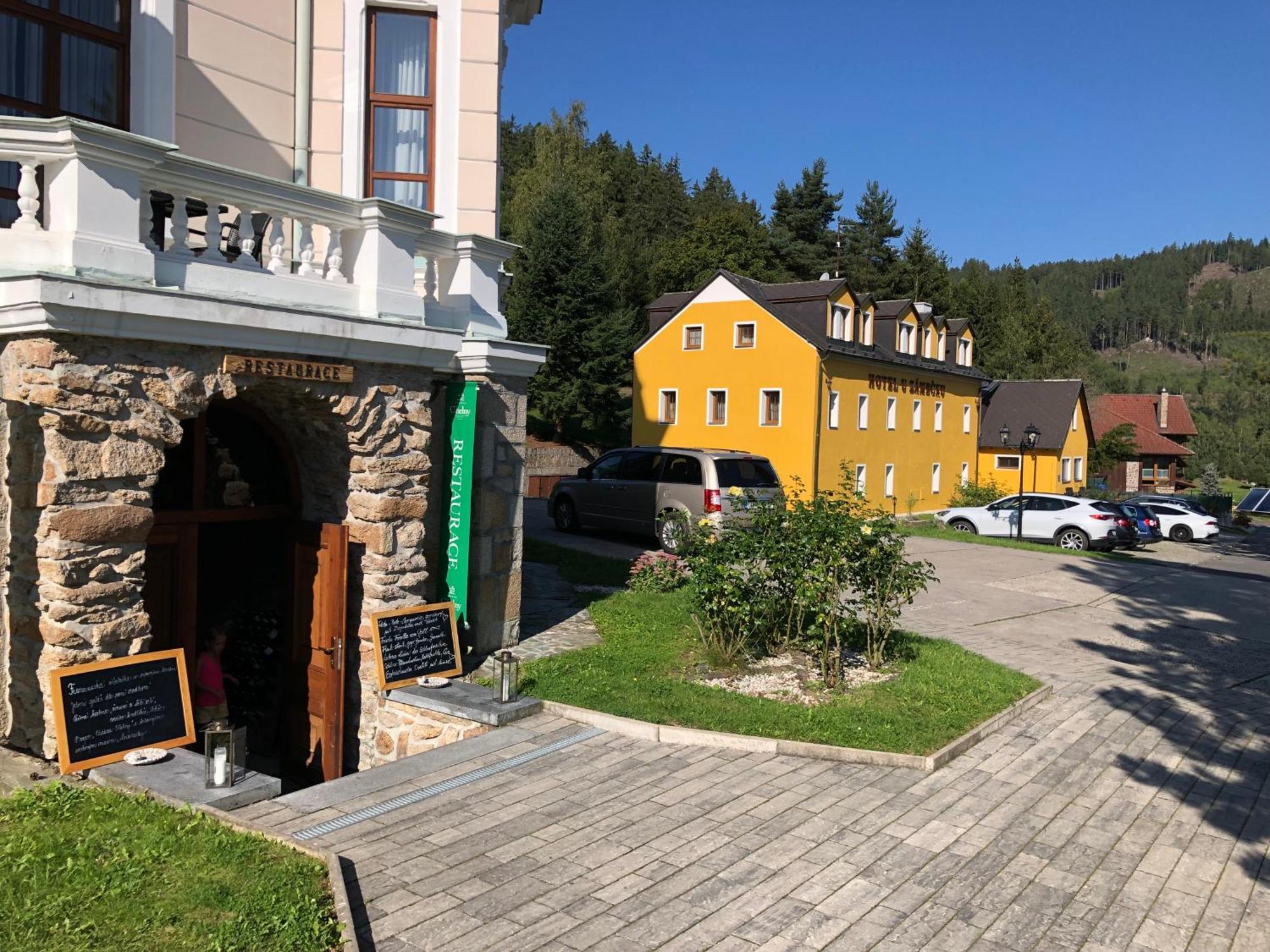 Hotel Chateau Cihelny Karlovy Vary Exterior foto