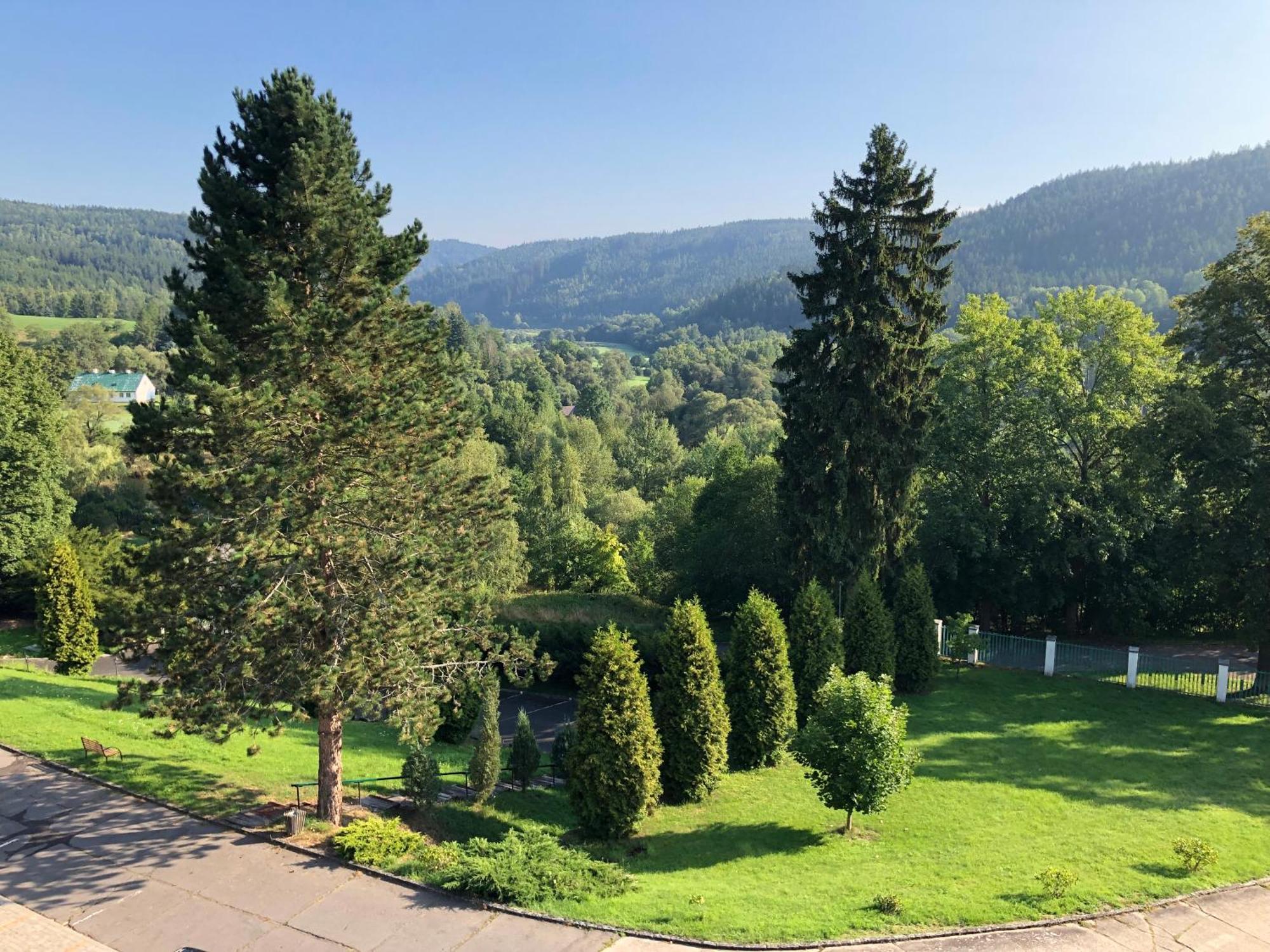 Hotel Chateau Cihelny Karlovy Vary Exterior foto