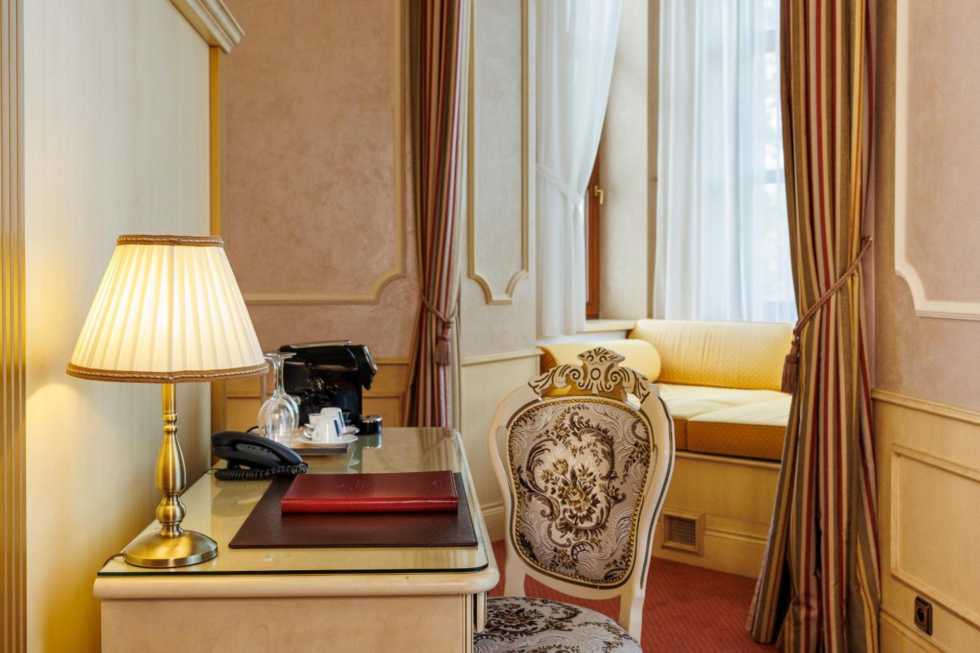 Hotel Chateau Cihelny Karlovy Vary Exterior foto