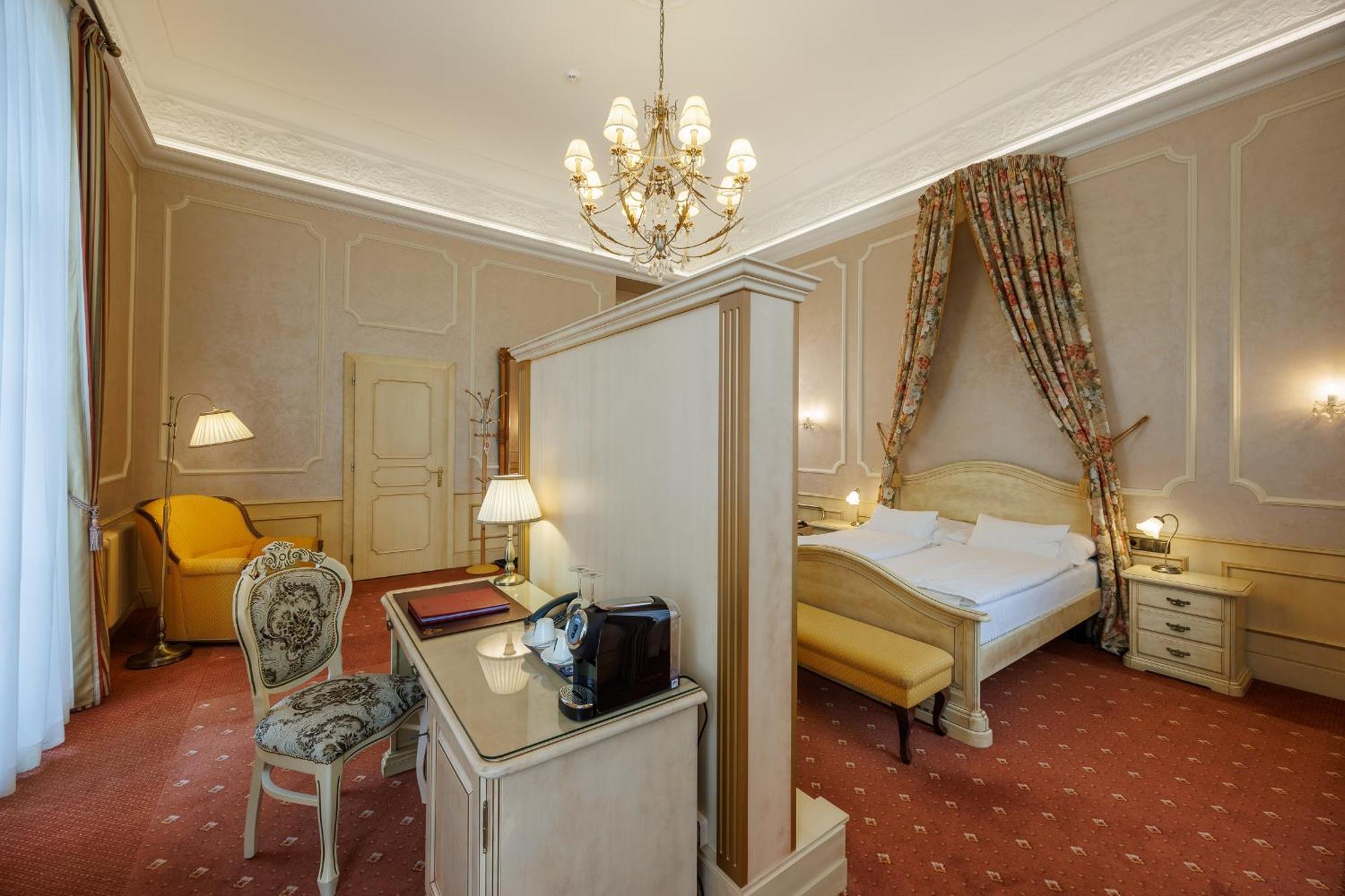 Hotel Chateau Cihelny Karlovy Vary Exterior foto