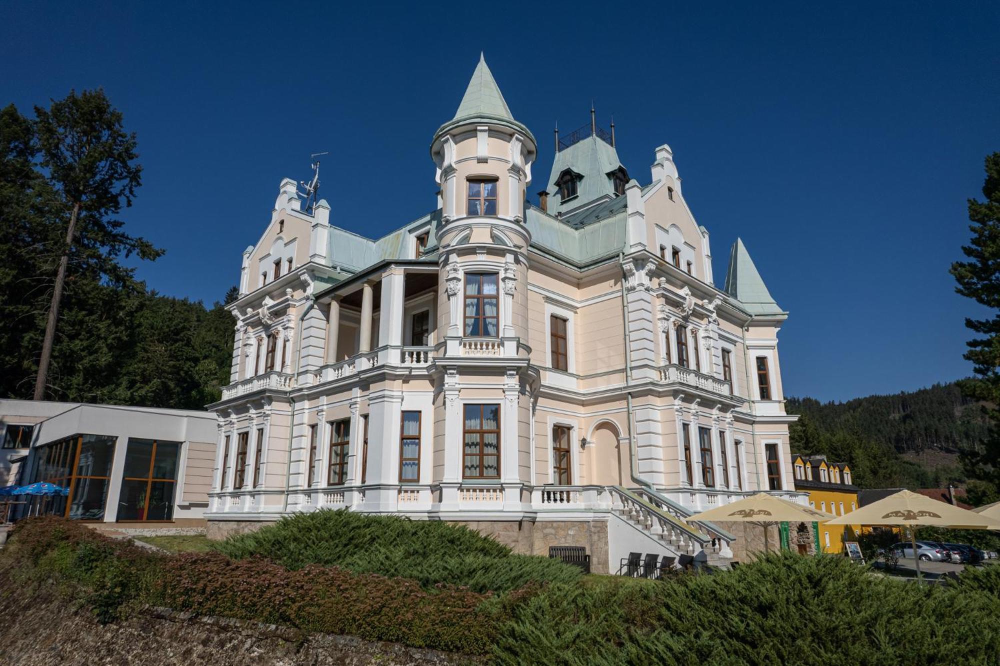 Hotel Chateau Cihelny Karlovy Vary Exterior foto