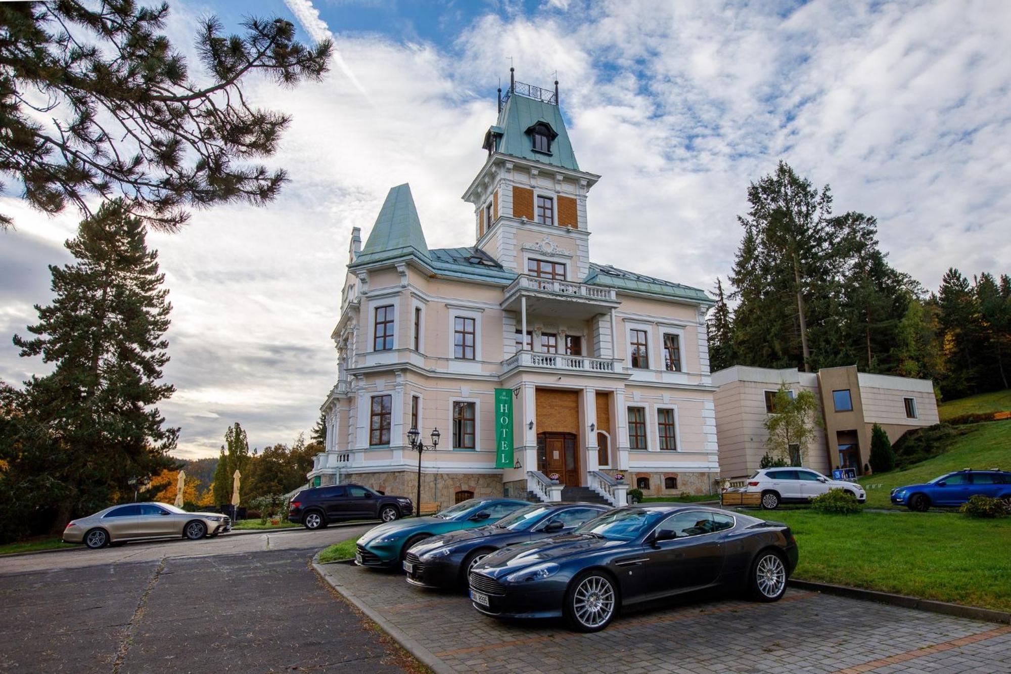 Hotel Chateau Cihelny Karlovy Vary Exterior foto