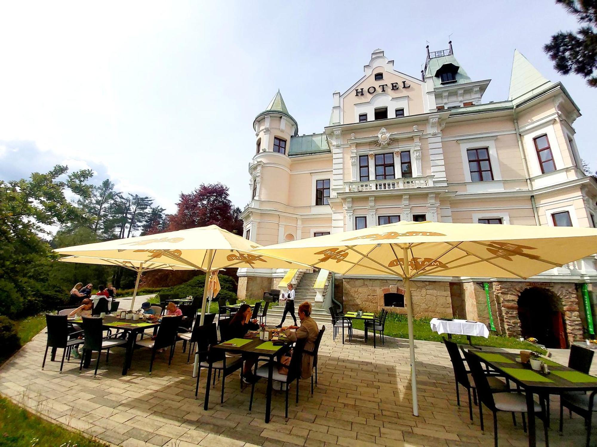 Hotel Chateau Cihelny Karlovy Vary Exterior foto