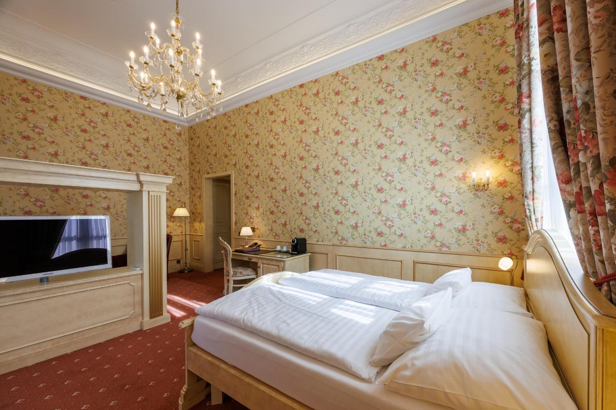 Hotel Chateau Cihelny Karlovy Vary Exterior foto