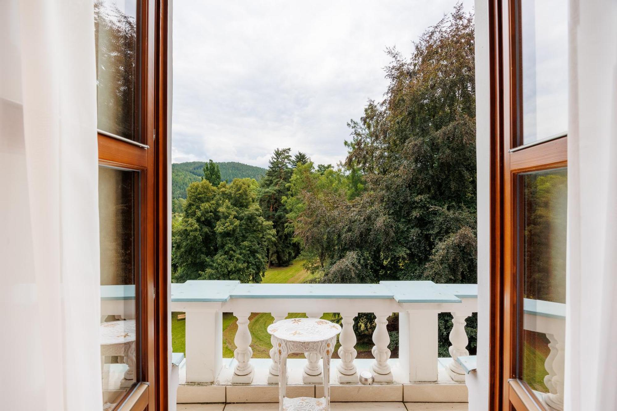 Hotel Chateau Cihelny Karlovy Vary Exterior foto
