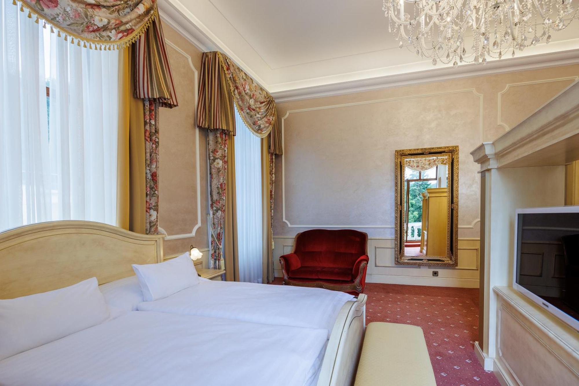 Hotel Chateau Cihelny Karlovy Vary Exterior foto
